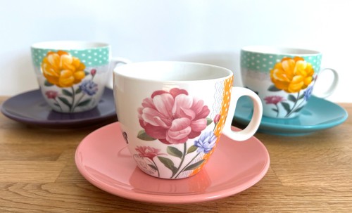 Vintage style floral tea cups - floral,