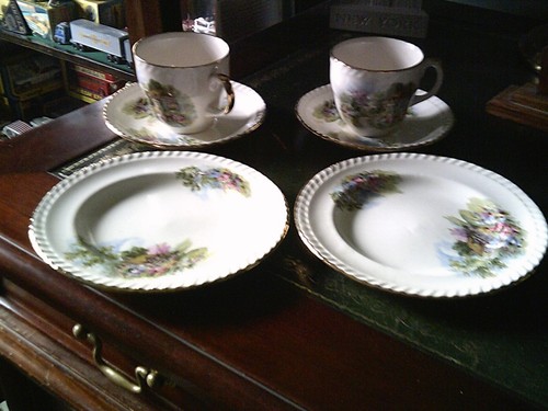 Cottage style part tea set - part,